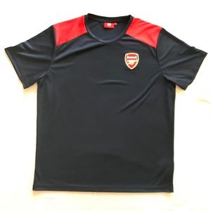 Arsenal FC shirt.